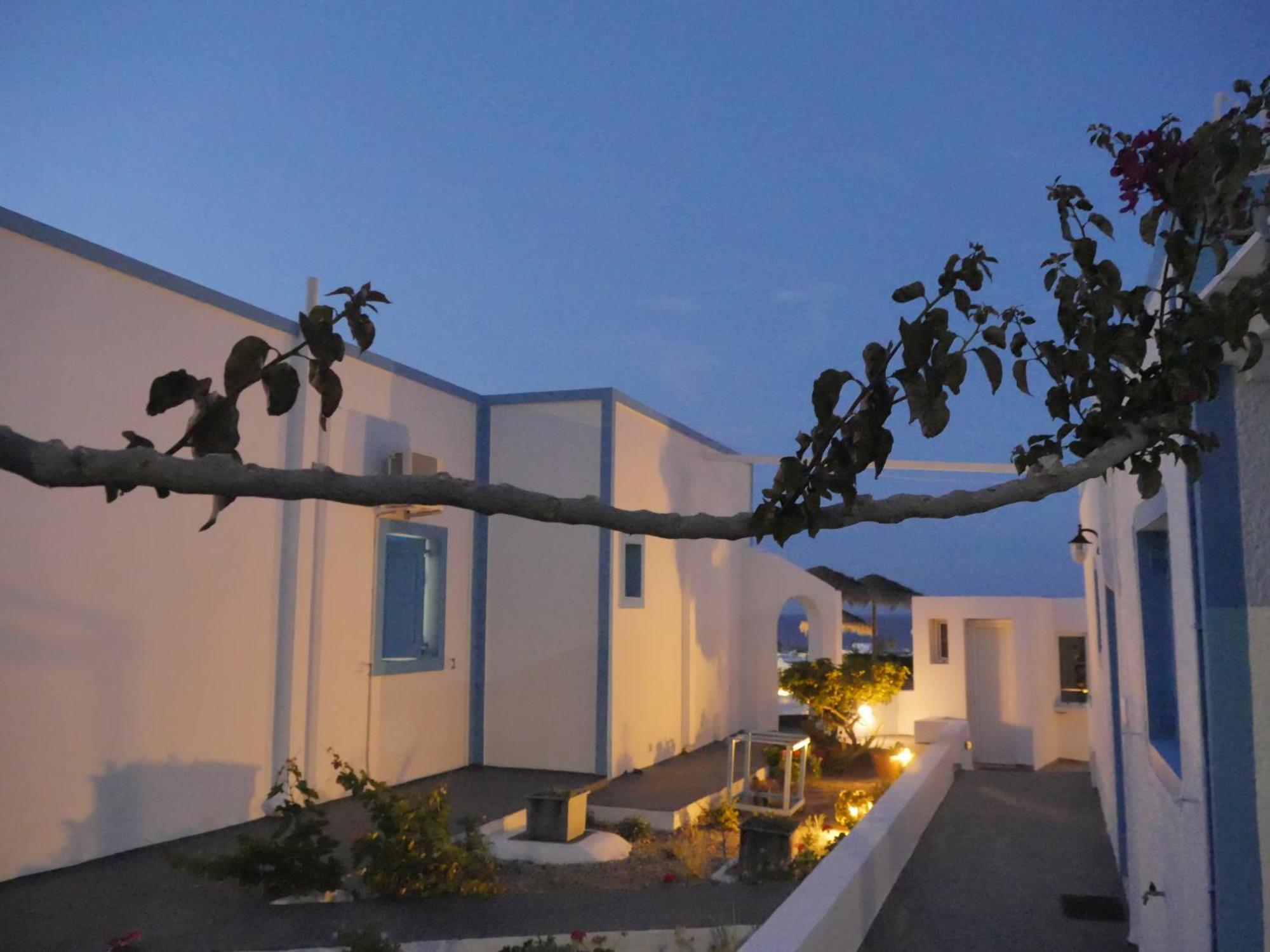 Ancient Thera Apartments Kamari  Bagian luar foto