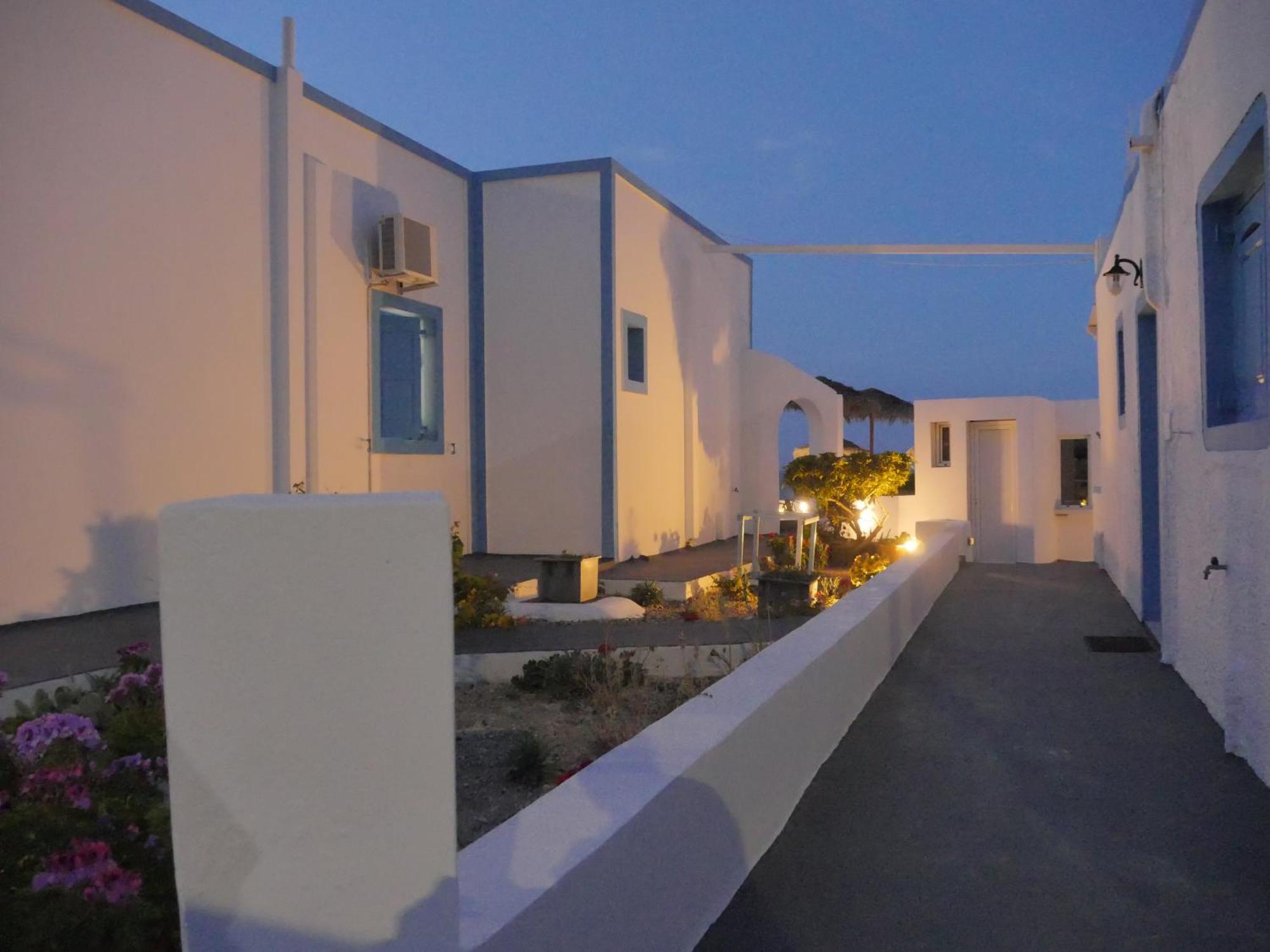 Ancient Thera Apartments Kamari  Bagian luar foto