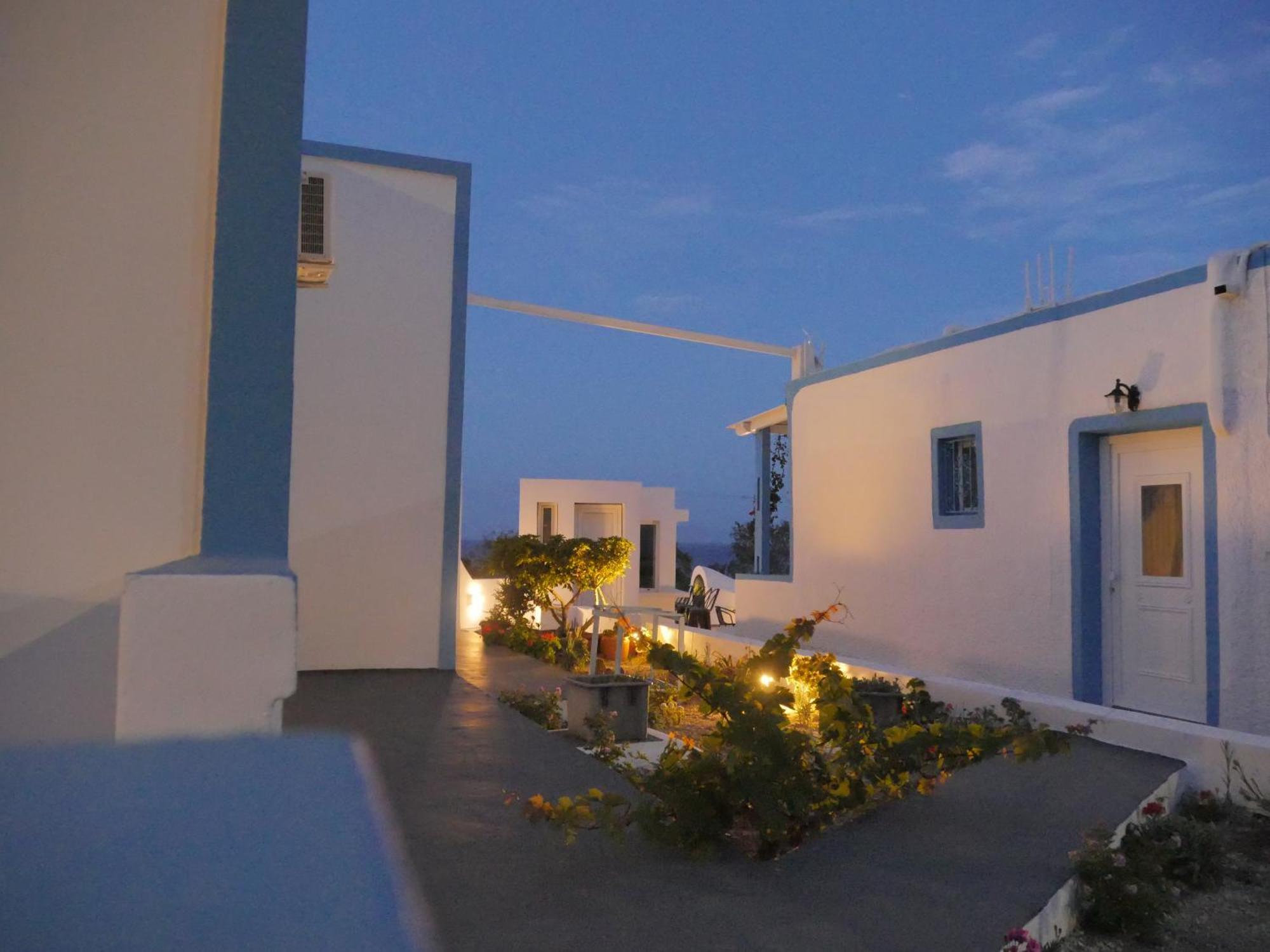 Ancient Thera Apartments Kamari  Bagian luar foto