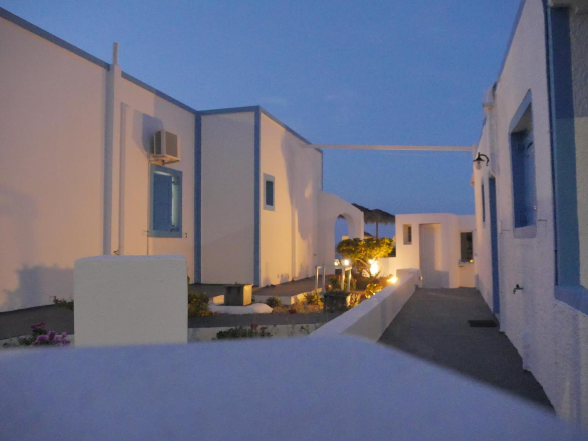 Ancient Thera Apartments Kamari  Bagian luar foto