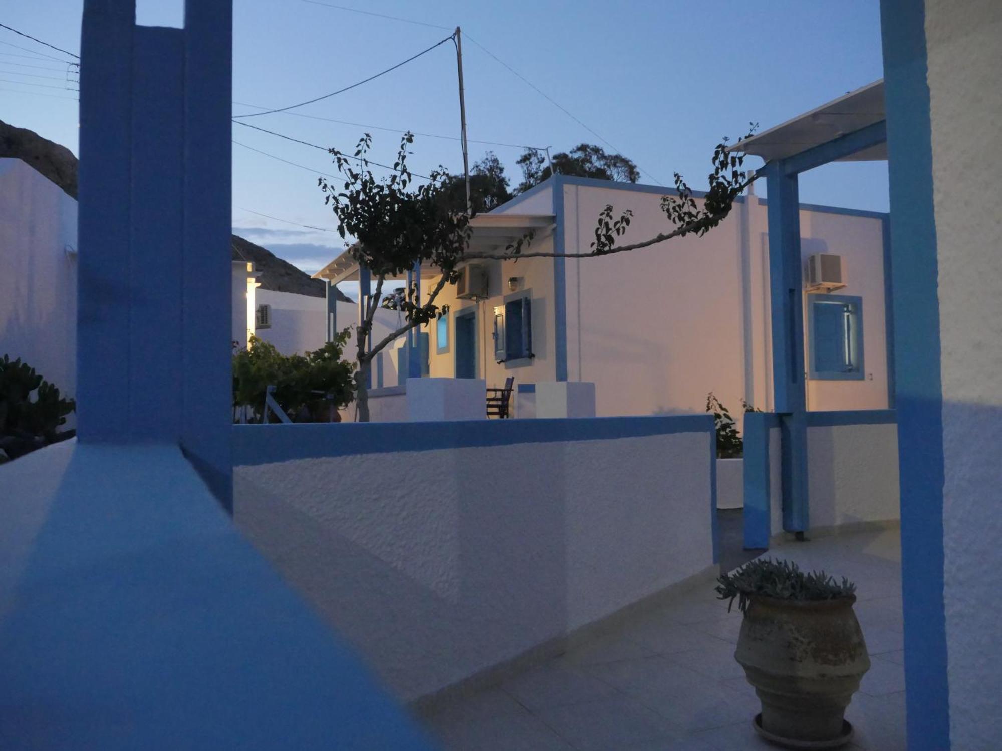 Ancient Thera Apartments Kamari  Bagian luar foto